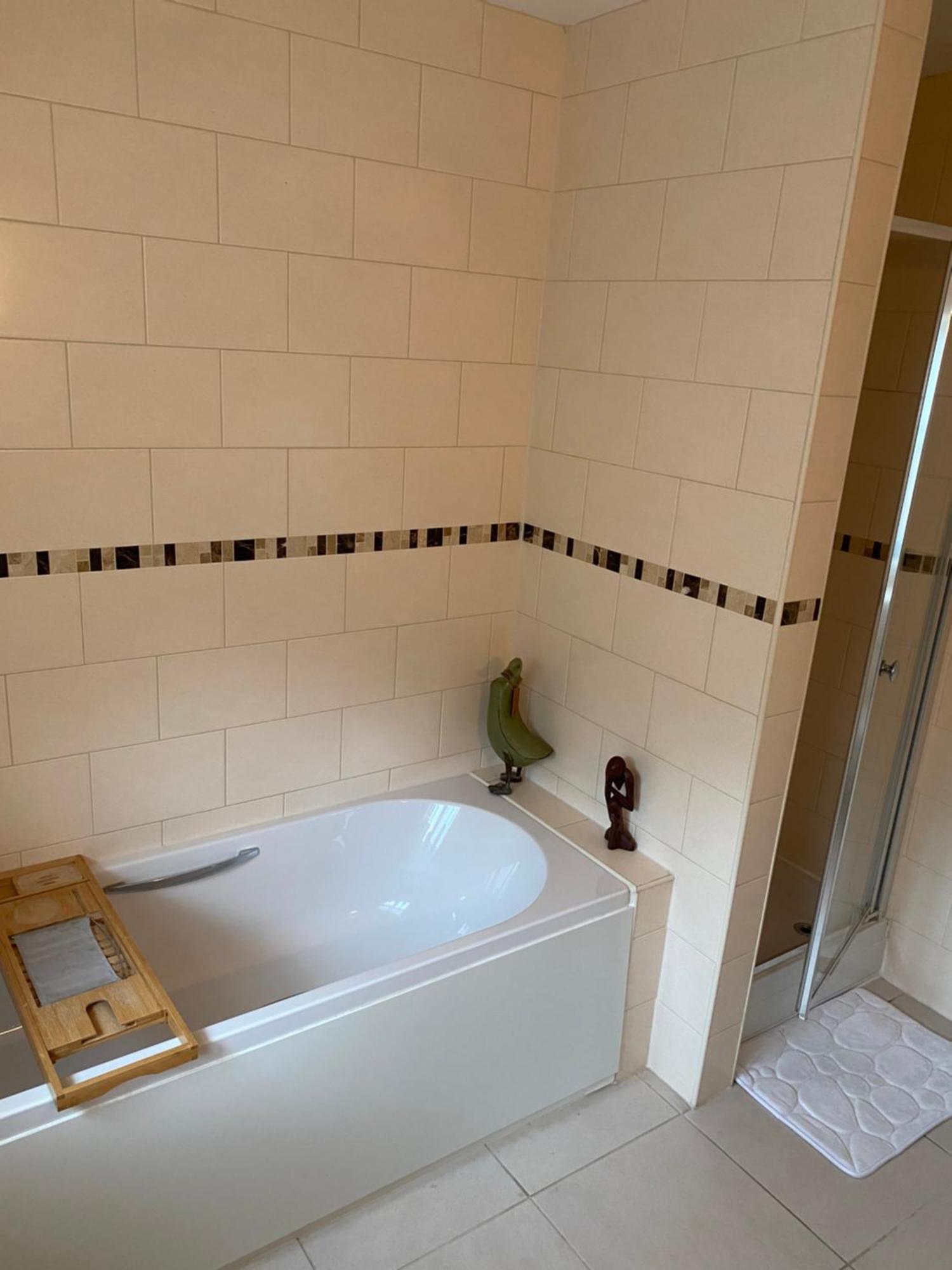 Beautiful Private Room With Kingsize Bed And Large Private En-Suite Peterborough Exterior photo